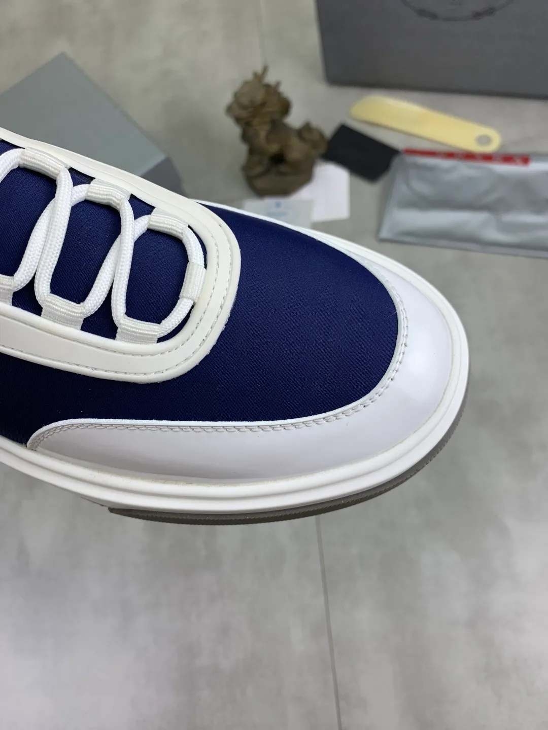 Men's men's shoes 💰P542💰 [New style] popular models are on the official website, 🆘 The trendy brand (Prada) mainly promotes popular models, avant-garde and versatile fashionable men's shoes private version mold opening, cowhide surface splicing 1:1.. Fashionable and simple, original imported cowhide lining cowhide feet; the atmosphere and personality are more fashionable, eye-catching and pursuing class. It will subvert the old idea and be a must-have for fashionistas with you! Must keep it! Tall and comfortable, large and low, high-end quality workmanship. Size: 38-44 3️⃣colors available.